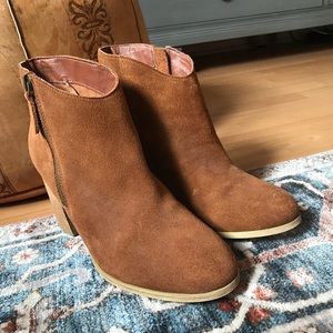 Ecote Cowsuede Brown Booties